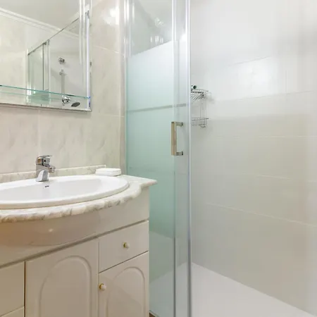 Apartment 2 Bedroom Lovely In